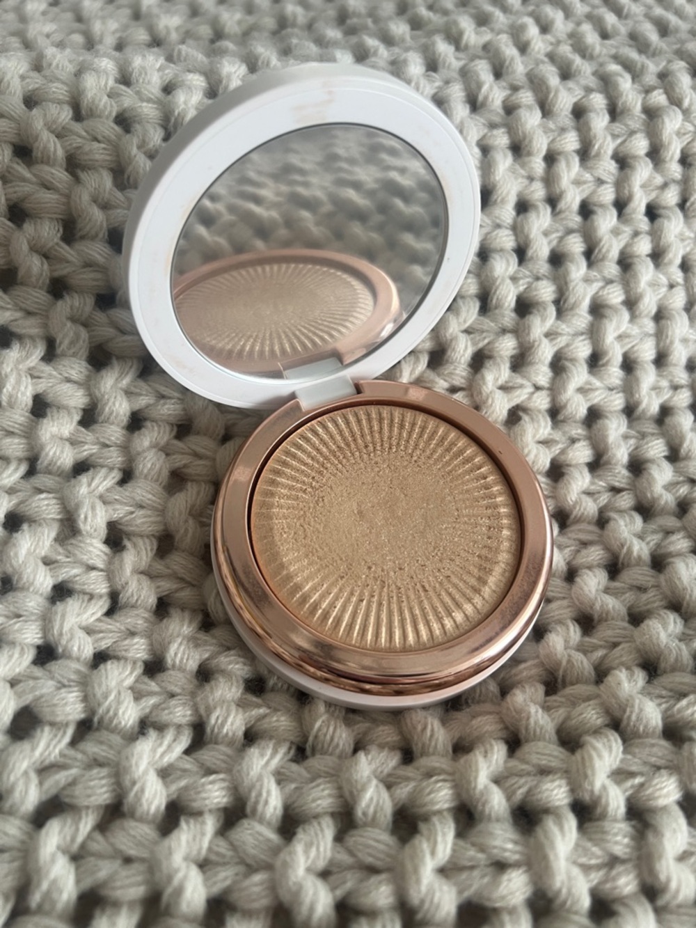 Anastasia Beverly Hills glow seeker Highlighter Compact - sun idol